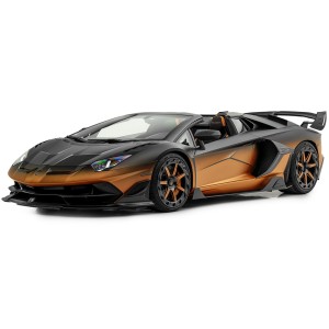 عکس 8k ماشین لامبورگینی اسپرت با پس زمینه سفید