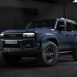 عکس ماشین تویوتا لندکروزر 2025 با کیفیت بالا 8k