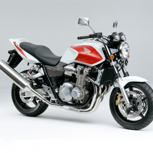 عکس موتور سیکلت سنگین هوندا cb1300 با کیفیت بالا