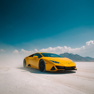 عکس 4k ماشین لامبورگینی اسپرت زرد رنگ