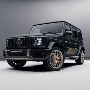 عکس 5k ماشین مرسدس بنز شاسی بلند در رودخانه